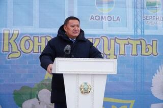 В Зерендинском районе 26 семей получили ключи от новых квартир В Зерендинском районе 26 семей получили ключи от новых квартир