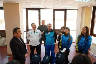 Аким области Марат Ахметжанов встретился с участницами Олимпийских игр Аким области Марат Ахметжанов встретился с участницами Олимпийских игр