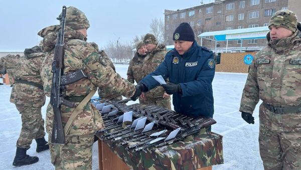 В Нацгвардии Казахстана состоялась церемония вручения оружия