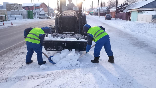 Более 3 тысяч рабочих и свыше тысячи машин убирают снег в Астане