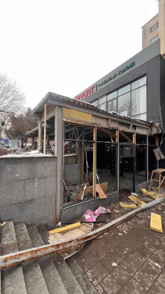 В Алматы продолжают снос самовольно построенных объектов