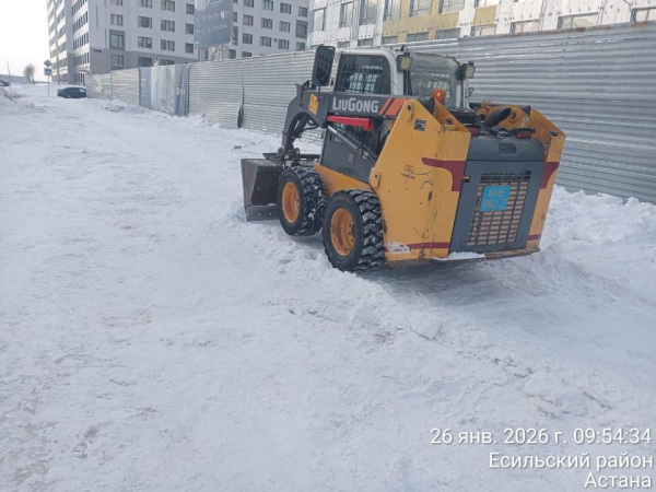 Более 3 тысяч рабочих и свыше тысячи машин убирают снег в Астане