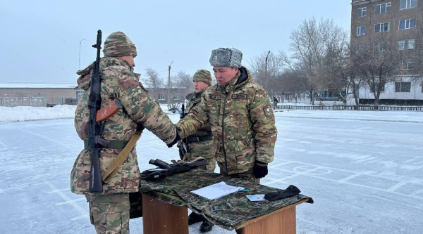 В Нацгвардии Казахстана состоялась церемония вручения оружия