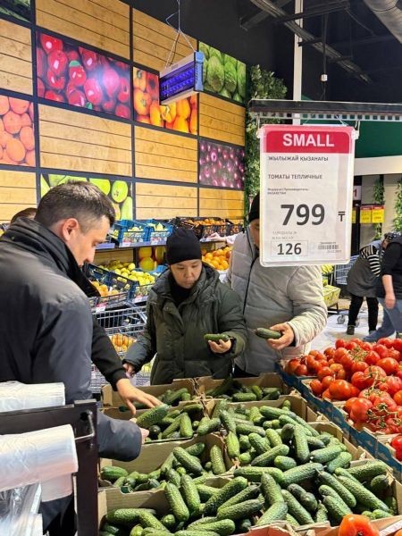 "Дефицита нет" - министр Арман Шаккалиев обошел торговые сети Астаны