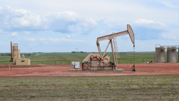 Избыток предложения продолжает давить на котировки нефти