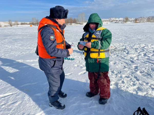 Тонкий лёд и зимние развлечения: спасатели предупреждают о рисках