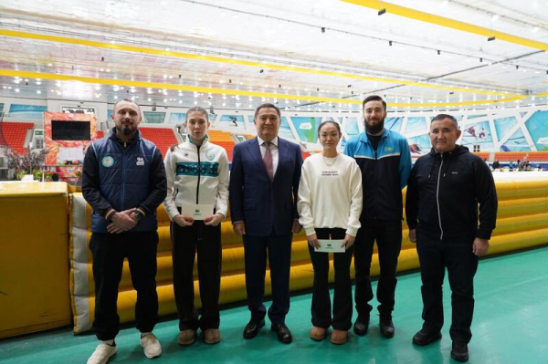 Аким Акмолинской области Марат Ахметжанов встретился с конькобежцами Аким Акмолинской области Марат Ахметжанов встретился с конькобежцами