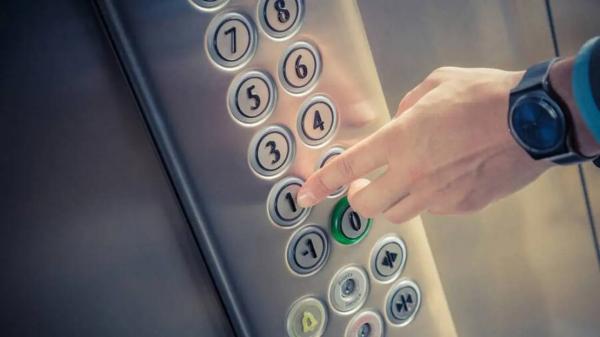 Лифт сорвался с 12-го этажа в Шымкенте, пострадала женщина
Лифт сорвался с 12-го этажа в Шымкенте, пострадала женщина