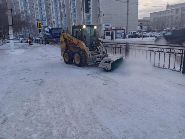 Более 3 тысяч рабочих и свыше тысячи машин убирают снег в Астане