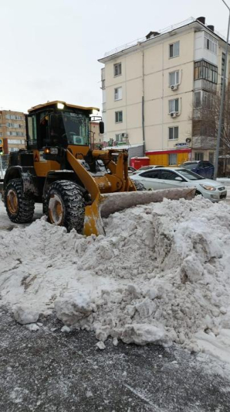 Дворы, тротуары и остановки: в Астане к уборке снега привлекли 1 500 единиц техники