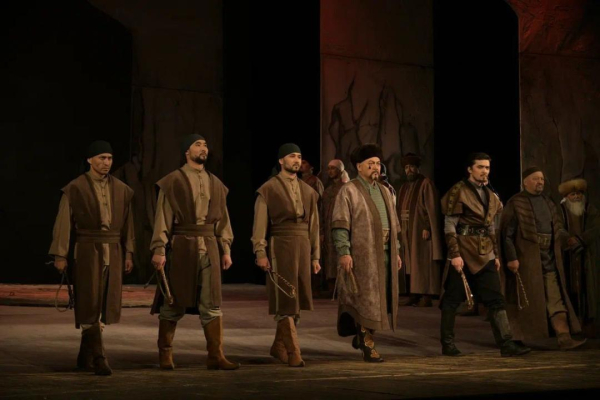 100 лет истории: театр Ауэзова отметил юбилей в Алматы