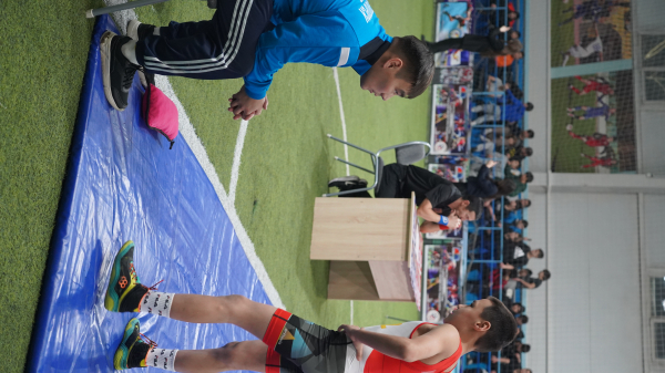 Аким Кокшетау Ануар Кумпекеев посетил чемпионат по борьбе среди юниоров