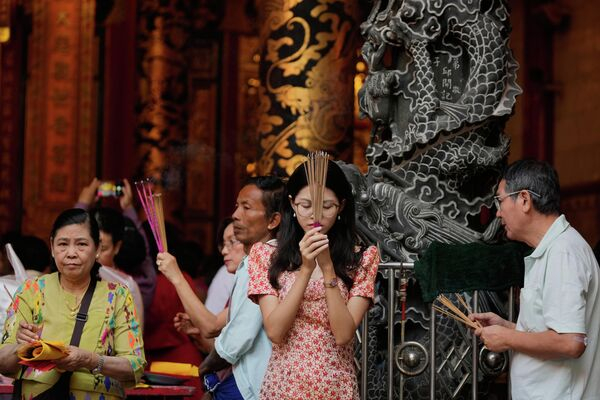 Год Лошади по лунному календарю наступил в мире - яркие фото из разных стран