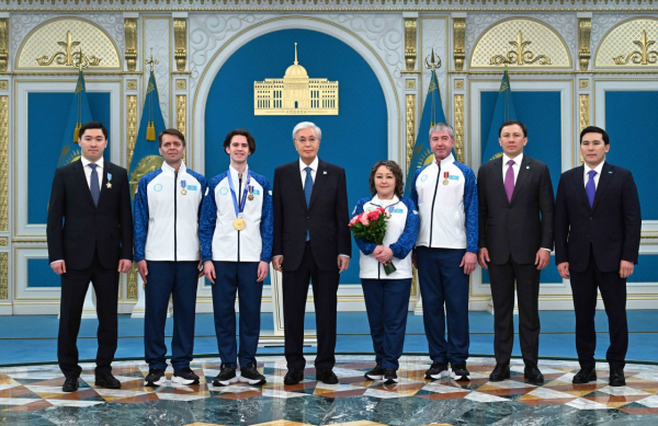 
"Успех исторического значения". Касым-Жомарт Токаев наградил Михаила Шайдорова
