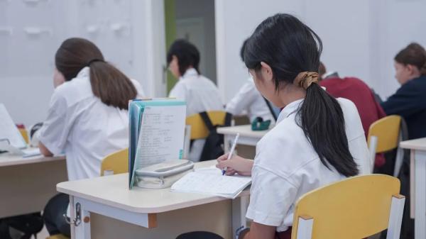 Педагоги в Казахстане будут отвечать за учеников только в рабочее время: депутаты подготовили поправки
Педагоги в Казахстане будут отвечать за учеников только в рабочее время: депутаты подготовили поправки