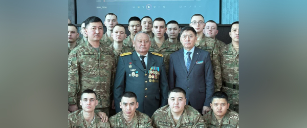 Гвардейцы в Семее провели встречу с ветераном афганской войны Гвардейцы в Семее провели встречу с ветераном афганской войны