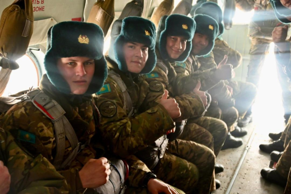 Первый прыжок: как готовят десантников в армии Казахстана