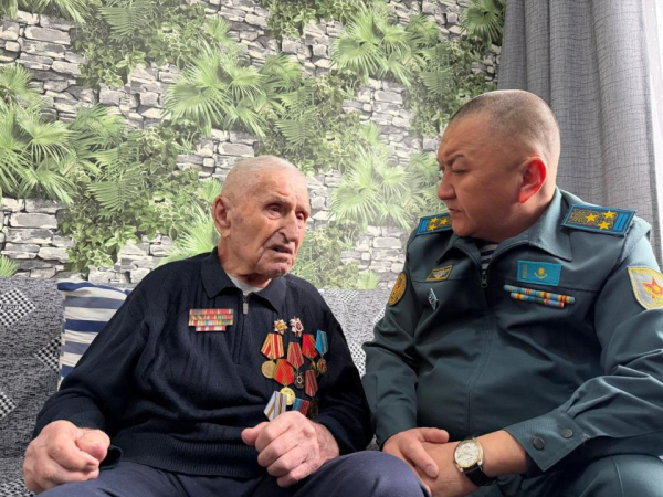 Орденоносный ветеран отметил 100-летие в Павлодаре Орденоносный ветеран отметил 100-летие в Павлодаре