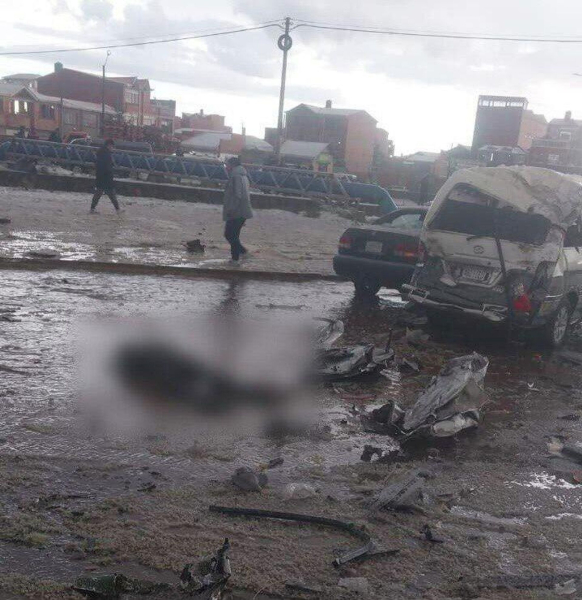 Минимум 15 человек погибли в Боливии из-за падения самолета на оживленнную дорогу