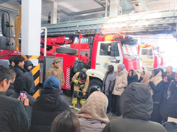 Спасатели обучают детей правилам безопасности