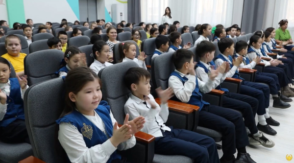 Полиция Алматы провела интерактивный урок ПДД для школьников