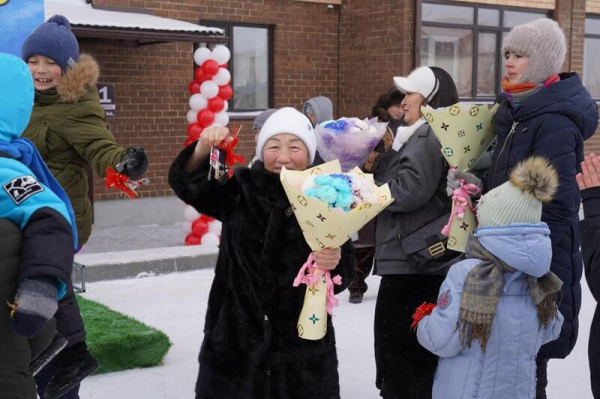 В Акмолинской области социально уязвимым категориям граждан вручены ключи от новых квартир