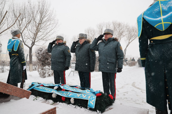 В Астане почтили память воинов батальона с таджикско-афганской границы В Астане почтили память воинов батальона с таджикско-афганской границы