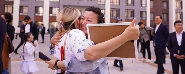 Казахстанским ученым вручили сертификаты на новые квартиры Казахстанским ученым вручили сертификаты на новые квартиры