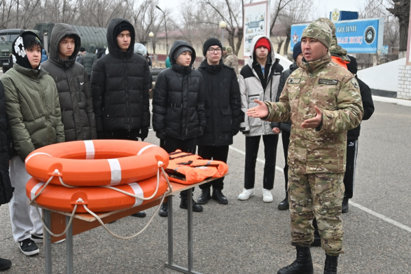 В Конаеве школьники познакомились с работой сапёров