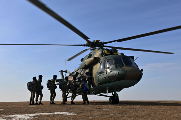 Первый прыжок: как готовят десантников в армии Казахстана