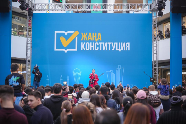 Молодежь Астаны собрала 10 тысяч человек на концерте за Конституционную реформу