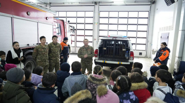 Спасатели обучают детей правилам безопасности