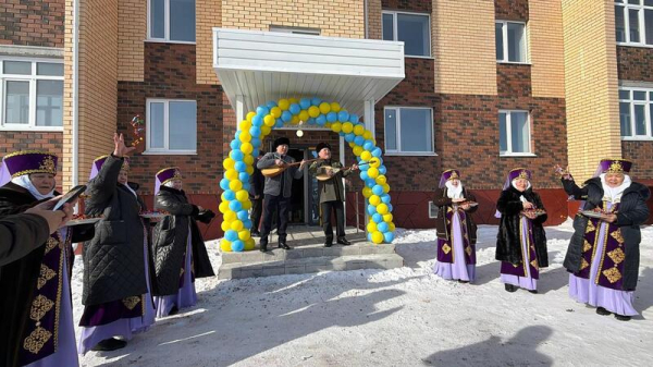 Ключи от новых квартир вручили жителям г. Макинска Ключи от новых квартир вручили жителям г. Макинска