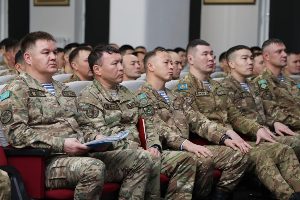 В Алматы министр обороны проверил готовность миротворцев к миссии ООН