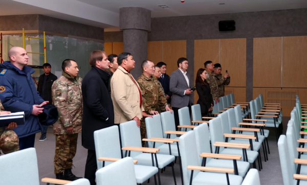 В Алматы министр обороны проверил готовность миротворцев к миссии ООН