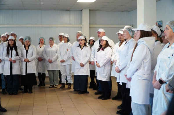 Аким области встретился с коллективом Макинской птицефабрики