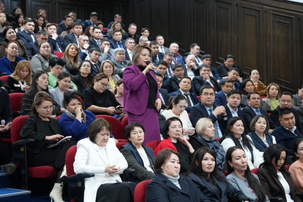 Госслужащих готовят к новой модели управления: что это означает