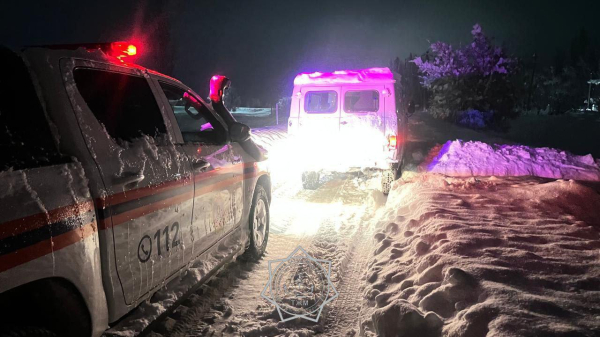 Снежный плен: десятки людей эвакуированы с трасс