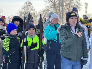 Акмолинцы поддержали участников зимней Олимпиады лыжным забегом