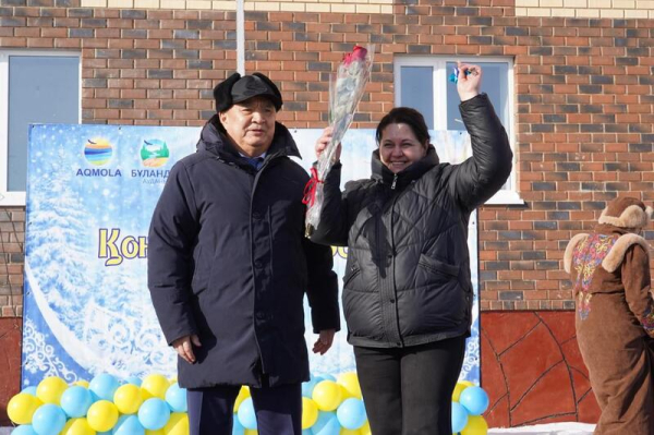 Ключи от новых квартир вручили жителям г. Макинска Ключи от новых квартир вручили жителям г. Макинска