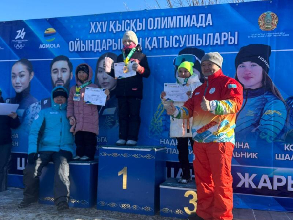 Акмолинцы поддержали участников зимней Олимпиады лыжным забегом