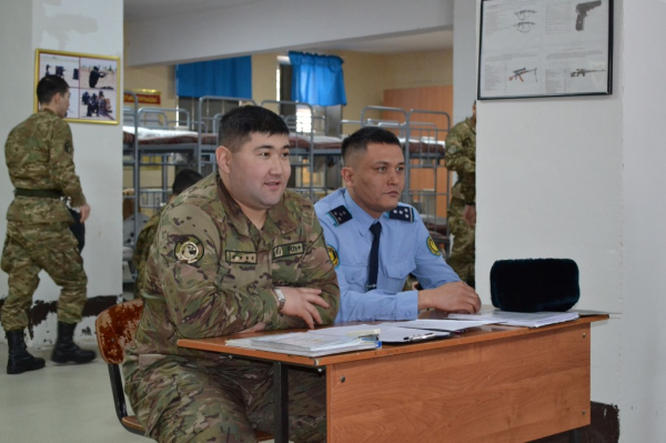 В Уральске молодые солдаты Нацгвардии приступили к своим первым боевым дежурствам