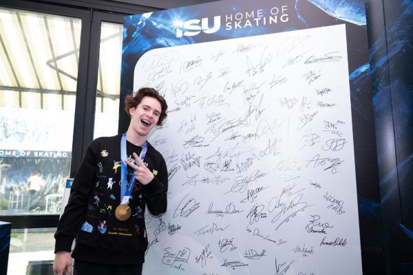 Шайдоров передал в коллекцию Олимпийского музея костюм, принёсший ему золото Игр
Шайдоров передал в коллекцию Олимпийского музея костюм, принёсший ему золото Игр