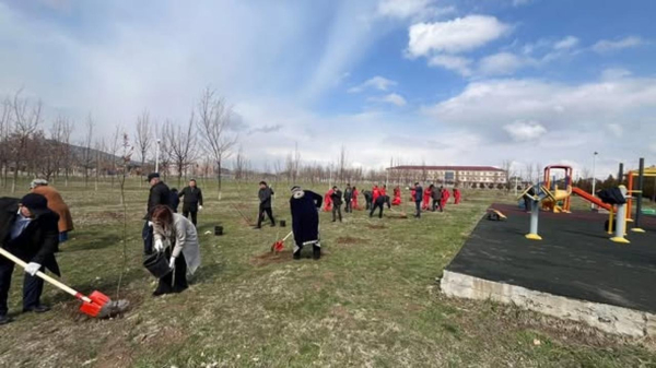 «Таза Қазақстан»: в Тюлькубасском районе продолжают озеленение «Таза Қазақстан»: в Тюлькубасском районе продолжают озеленение