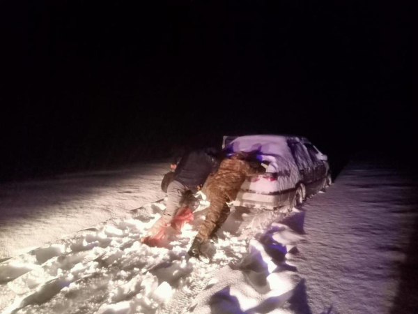 Снежный плен: десятки людей эвакуированы с трасс