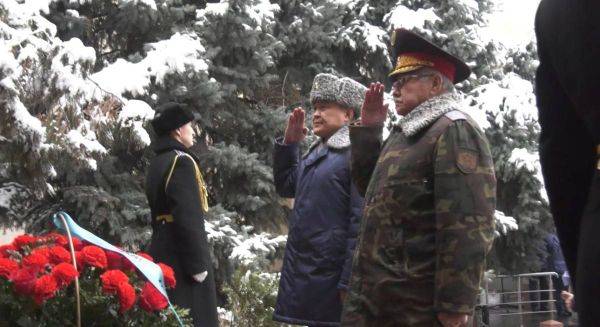 Полицейские Алматы почтили память погибших в Афганистане Полицейские Алматы почтили память погибших в Афганистане