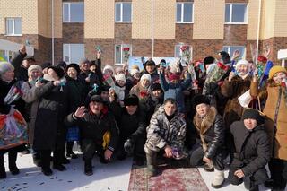 Ключи от новых квартир вручили жителям г. Макинска Ключи от новых квартир вручили жителям г. Макинска