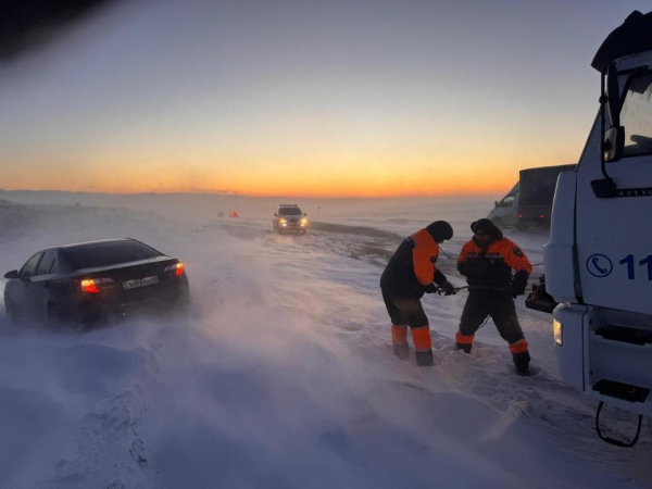 Снежный плен: десятки людей эвакуированы с трасс