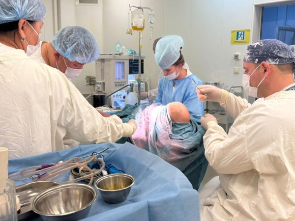 В Таразе впервые провели сложную нейрохирургическую операцию ребенку с редкой патологией