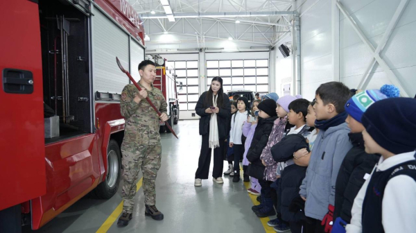 Спасатели обучают детей правилам безопасности